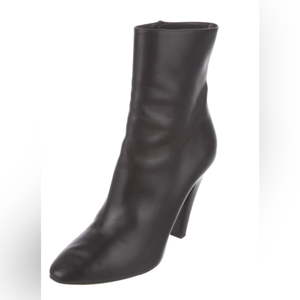 Saint Laurent Sleek Black leather Ankle Booties